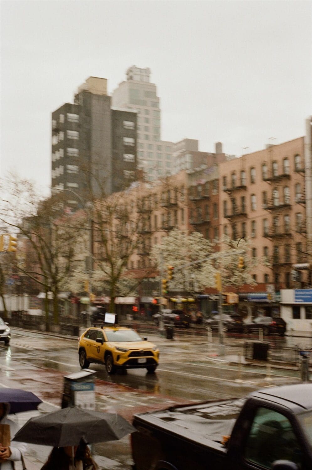 Rainy NYC Brooklyn Bridge Engagement Photos