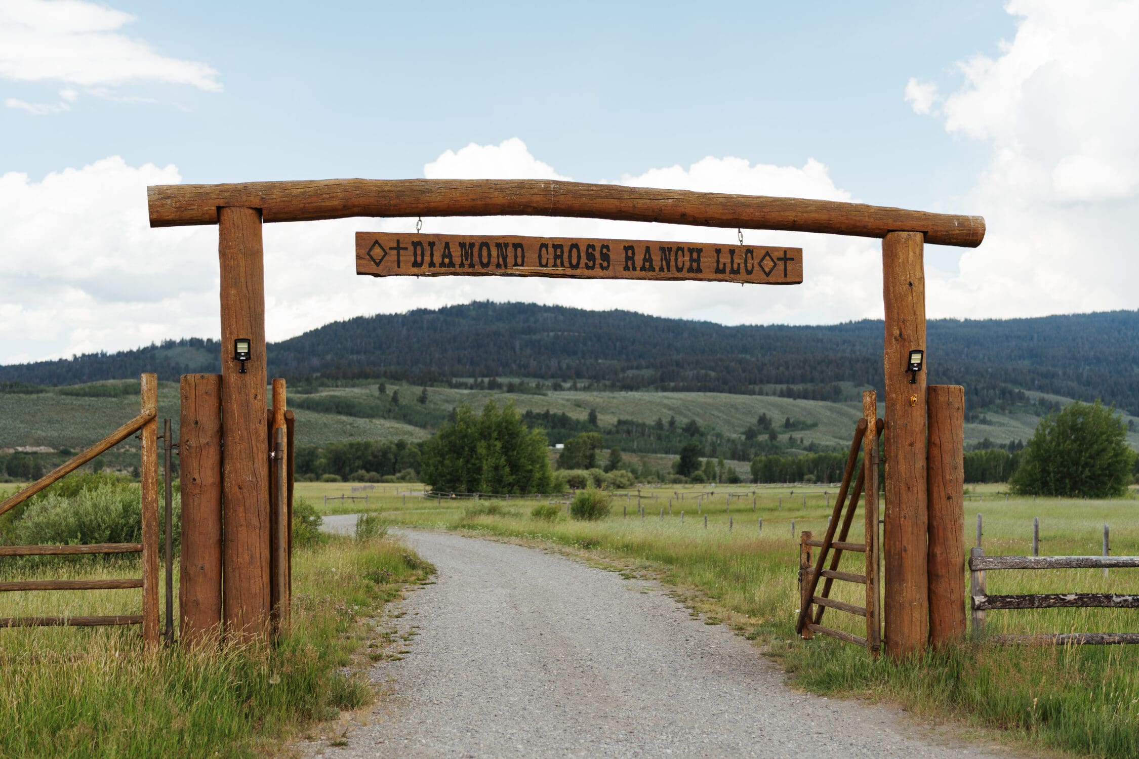 Summer Diamond Cross Ranch Wedding in Jackson Hole, Wyoming