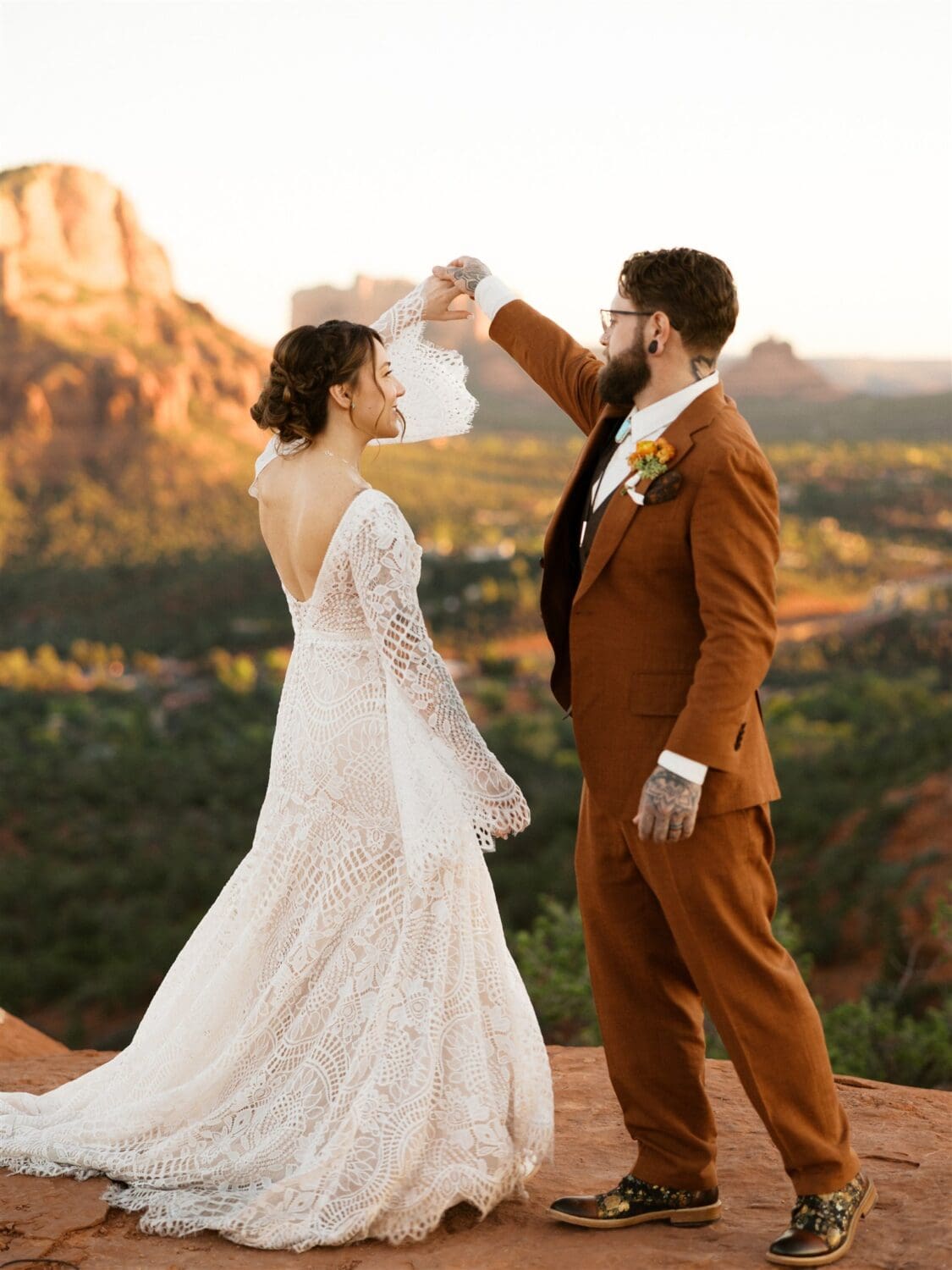 Boho Sedona, Arizona wedding photos & super 8 film at Sky Ranch Lodge by destination wedding photographer, Nicole Kiser.