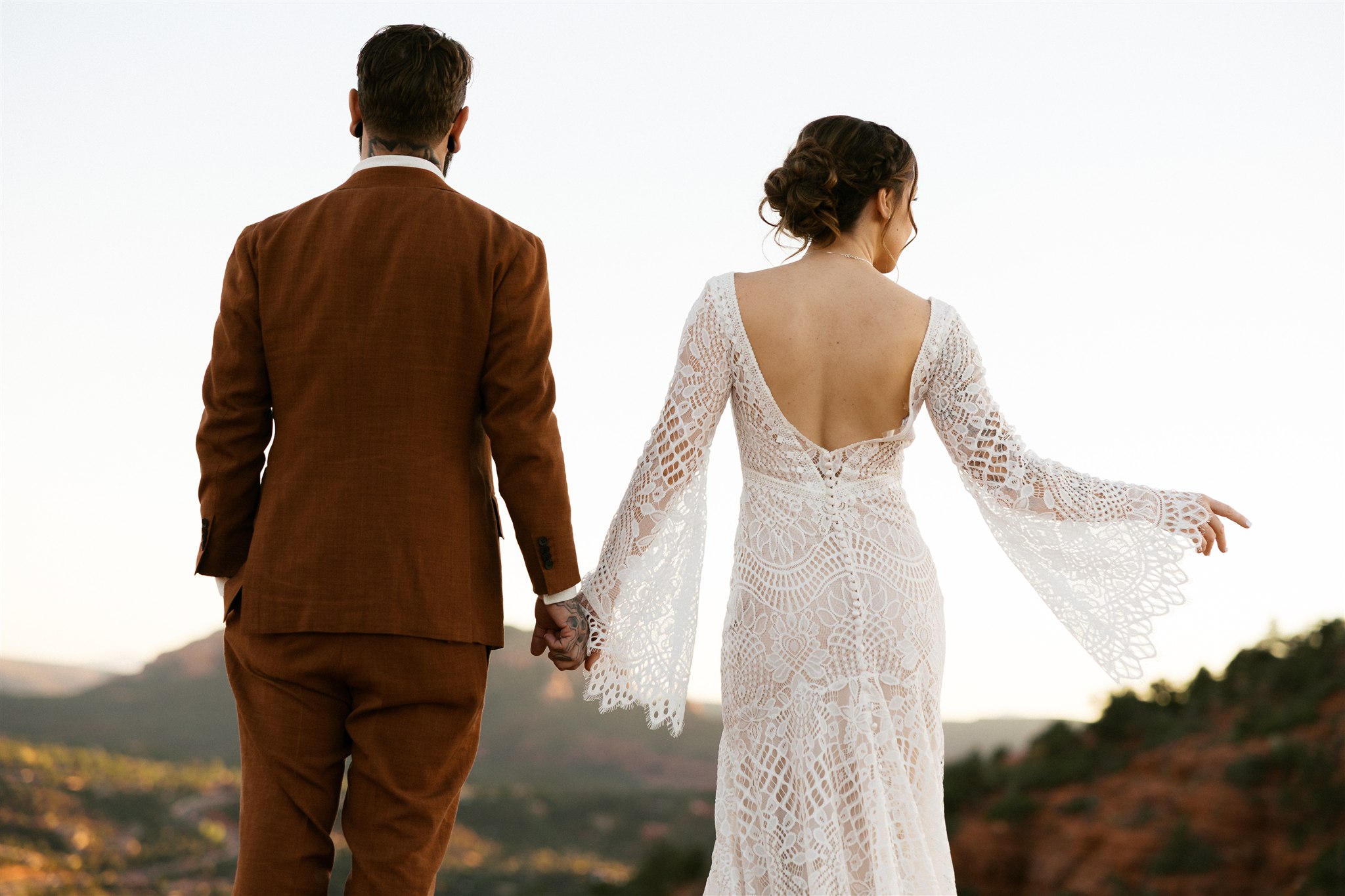 Boho Sedona, Arizona wedding photos & super 8 film at Sky Ranch Lodge by destination wedding photographer, Nicole Kiser.